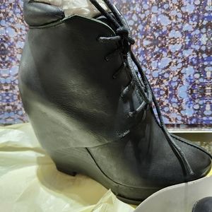 Leon Max black leather Axis ankle boot size 6 1/2